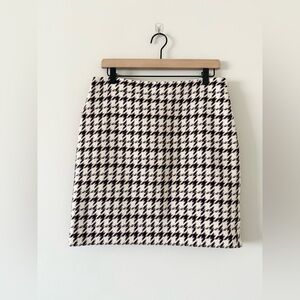 White House Black Market Pencil Skirt in Tweed Cream, Maroon Houndstooth Size 8
